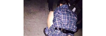 【拍客】小偷武体被捕遭罚脱衣 自报警求被带走