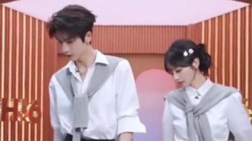 张凌赫、田曦薇综艺甜蜜同框，温柔合唱《想把我唱给你听》