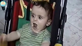 太暖心，宝宝吃东西好可爱