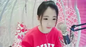 清澈女声小小呵颜值直播，小虎牙可爱至极！