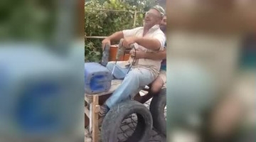 战斗民族恶搞自制重机车 动力十足