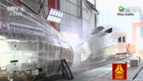 震撼！实拍中国高铁冲击对撞实验 两列车迎头猛撞