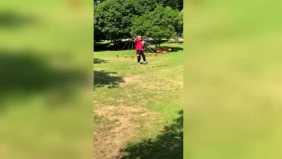 公园牛人大爷的绝活表演 这得练多少年啊