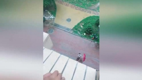 男子作死恶搞老婆