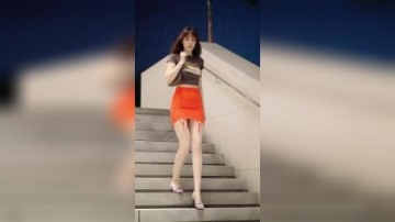 街拍：没看过永远都不知道，红裙是那么耀眼！