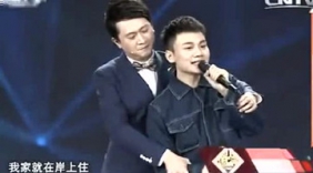 男声女声秒转，让评委都看醉了，声音太好听了！