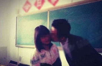 【拍客】小学老师亲吻猥亵女生 称要毕业了很留恋