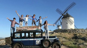 夫妇15年游遍100多个国家 路上还生了四个娃