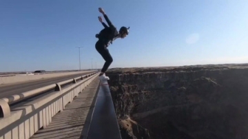 高手在民间：难道国外人胆子都比较大吗？就喜欢玩这种极限挑战