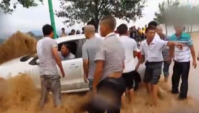 暴雨致贵州一煤矿被淹８人被困井下