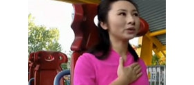 央视女记者体验过山车痛哭 蛮拼的央视记者们