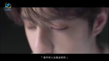 王一博五月摩托车纪录片完整版：躲到头盔里泣不成声的他很无助