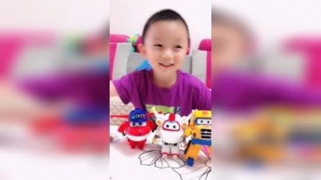 趣味童年：妈妈你想要萌娃手里的零食吗