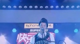 养鸡变身战斗鸡引爆快男舞台，迷倒陈粒