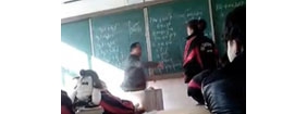 【拍客】黑龙江老师学生课堂互殴 尊师何以成口号?