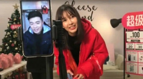 罕见同框秀恩爱！张子萱直播陈赫连线打call