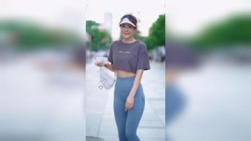 街拍：这身材平日里得付出多少努力！