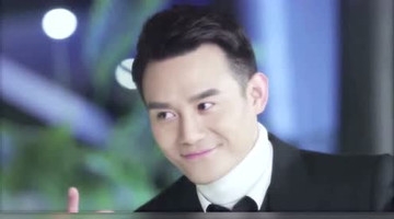 赵丽颖送飞吻还抛媚眼