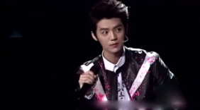 鹿晗杨子姗深情对唱《给我一个吻》，心里暖暖的，帅哥美女组合