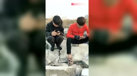 农村小伙恶搞王者奶奶，搞笑一整天