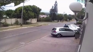 【监拍】偷车贼作案全过程！