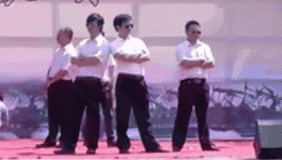 教师为高考学生群魔乱舞 爆笑舞姿笑翻全场