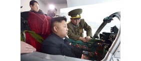 【拍客】金正恩试飞朝产飞机现场 坐正驾驶位置