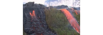 【拍客】实拍夏威夷火山岩浆冲破栅栏！