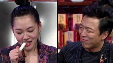 小S和黄渤吃大葱，小S一口吃下去生无可恋了！明星吃大葱合集