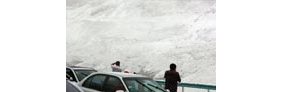 【拍客】中巴边境八月飞雪 边检冒雪保畅通