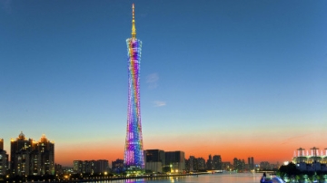 实拍广州塔，中国第一高塔，小蛮腰夜景灯光非常美