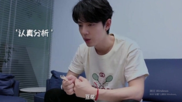 肖战尝试北京小吃打开新味觉，喝豆汁的战战满脸抗拒太可爱了