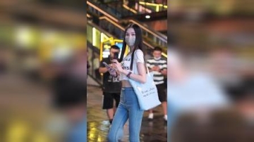 街拍漂亮美女，太好看了~哈哈