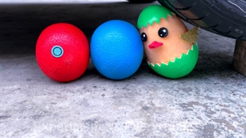 减压实验：牛人把哈密瓜、棒棒糖、玩具放在车轮下，好减压，勿模仿