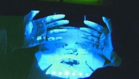 男孩敷面膜 变成“阿凡达”