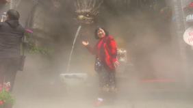 四川成都 雾蒙蒙中的龙头喷水