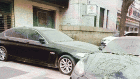 西安：保时捷堵宝马 两车斗气一年没挪车