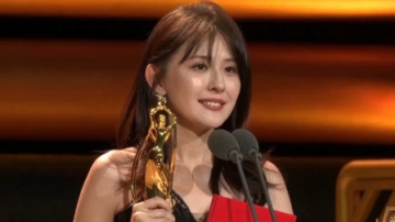 实至名归！热依扎荣获“飞天奖”优秀女演员，孙俪听获奖感言哭了