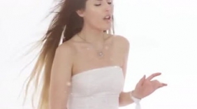 天籁女声翻唱经典圣诞歌曲《Silent Night》