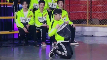 王一博跳舞美艳全场，台下何炅都被迷倒，场面一度让人失控丨快乐大本营