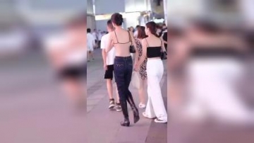 脚热不热？背冷不冷？@星探家#街拍美女#火辣身材