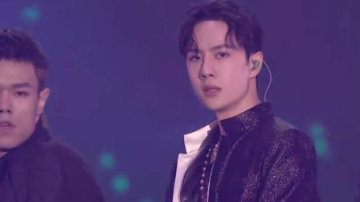 王一博演绎周杰伦《龙拳》，从高空跳下时，太炸了！