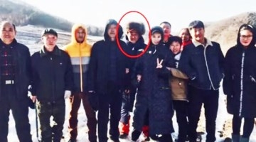 61岁赵本山近照曝光 带家人回农村老家过年