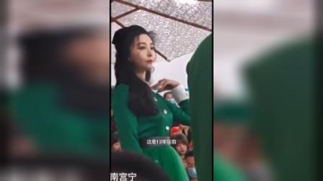 明星：范冰冰与温碧霞亮相时装周 好有气场