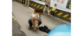 【拍客】实拍亲生父亲当街劫持女儿