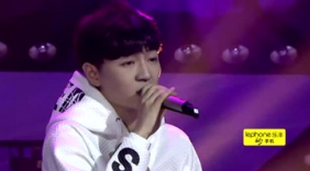 金翀走心开唱《他不懂》 台下迷妹疯狂比心