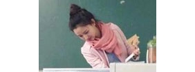 【拍客】女神老师课表被曝光 保安成护花使者