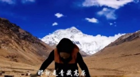 美女既唱又舞蹈的《青藏高原》好听又好看