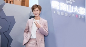 董岩磊曝女友要会麻将 未来想成为优秀的演员