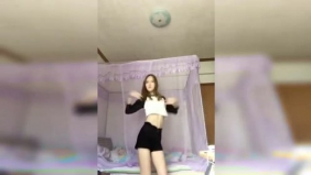美女长发热舞，这舞蹈好美，人更美！